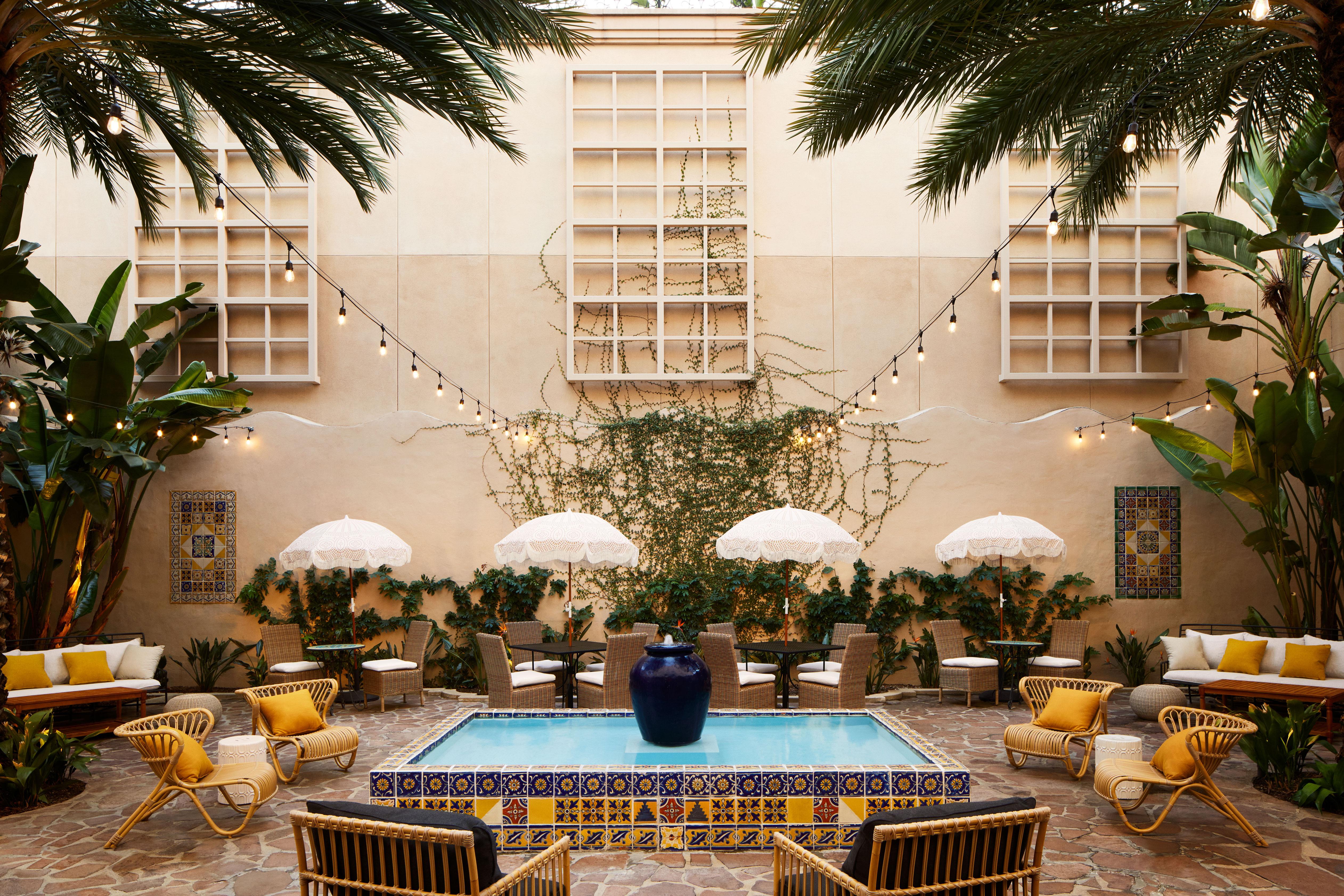 & Pool Hotel 4*